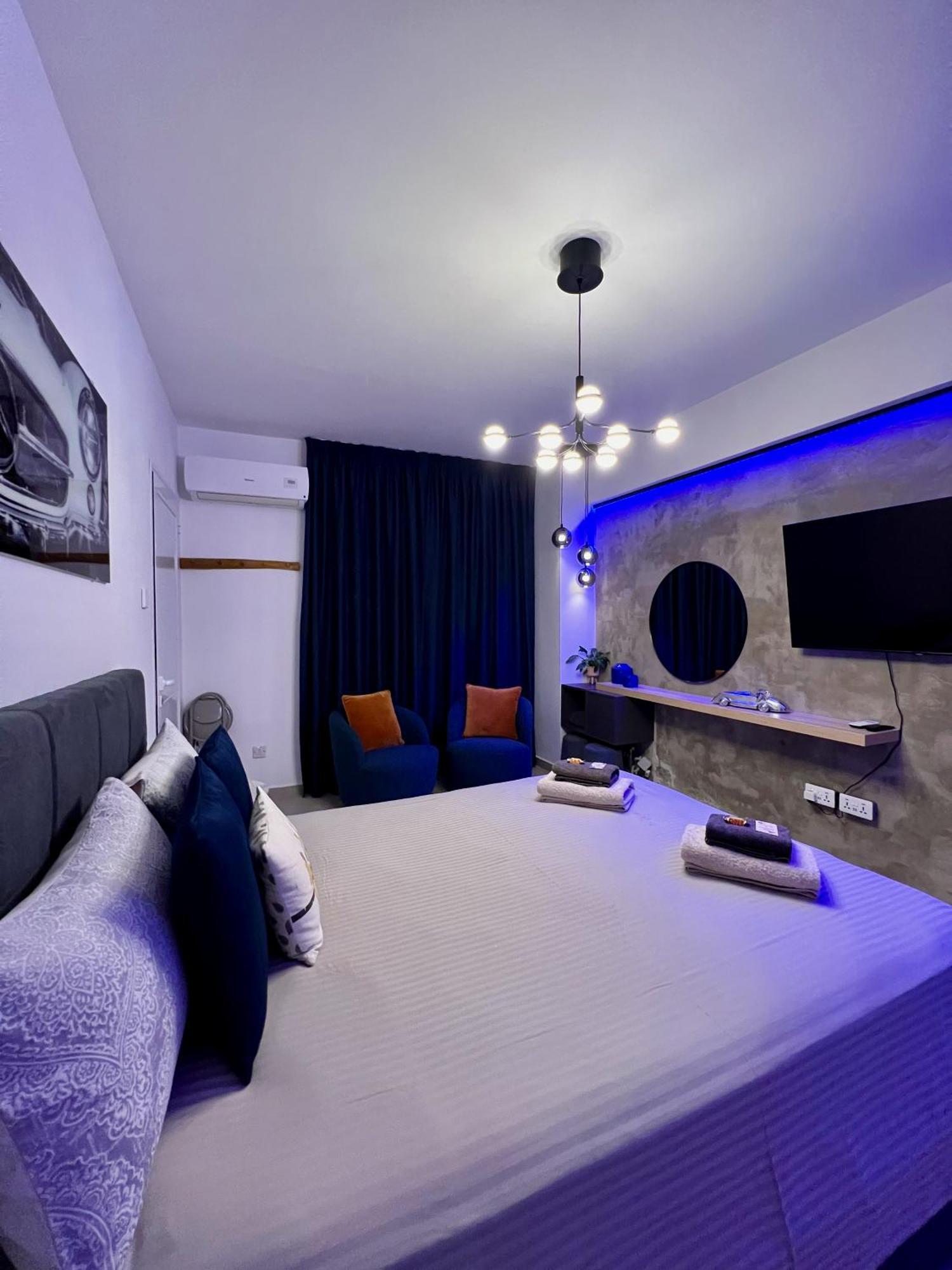 Fat Cow Apartments Larnaca Exterior photo